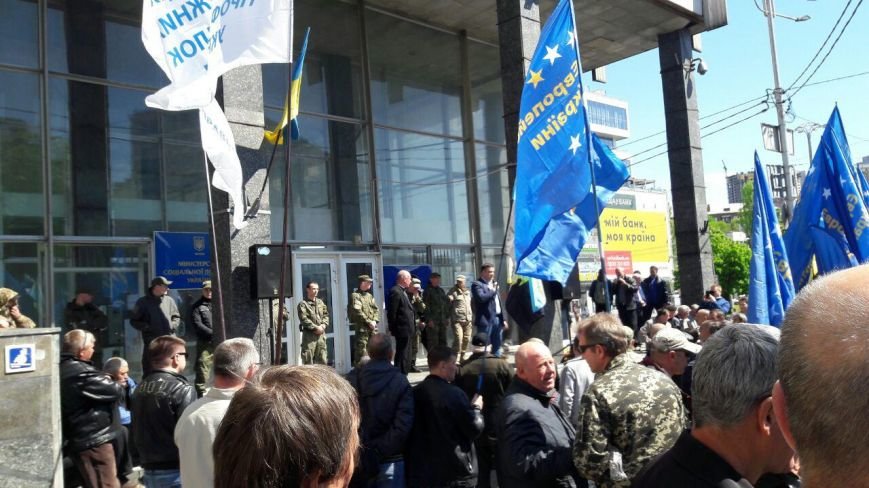 Движение Наливайченко провело акцию в защиту Шустера (фото) - фото 1