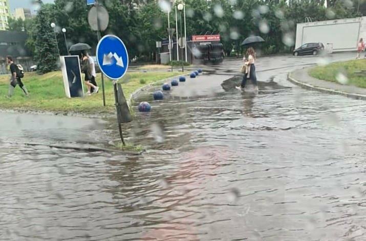 Київ накрила водяна пастка: десятки маршрутів паралізовані Київ накрила водяна пастка: десятки маршрутів паралізовані