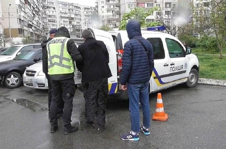 Застілля у Києві закінчилося різаниною, – ФОТО Застілля у Києві закінчилося різаниною, – ФОТО