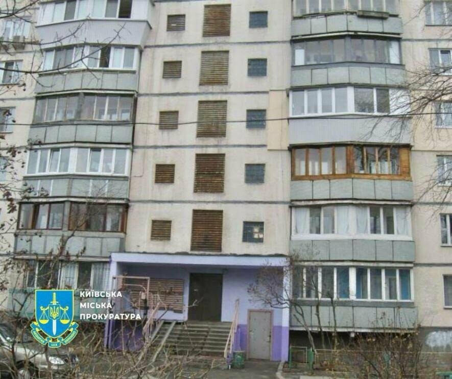 «Сюрприз» для покупця: у Києві шахраї продали квартиру з людьми всередині «Сюрприз» для покупця: у Києві шахраї продали квартиру з людьми всередині