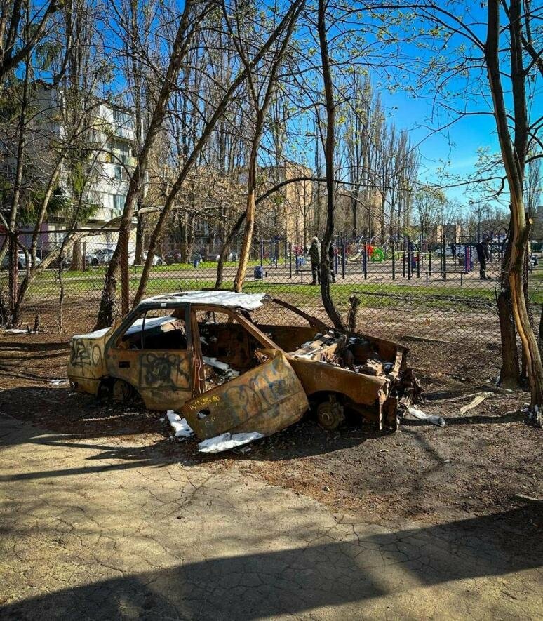 Автозачистка у Києві: більше сотні покинутих машин вже вивезли Автозачистка у Києві: більше сотні покинутих машин вже вивезли