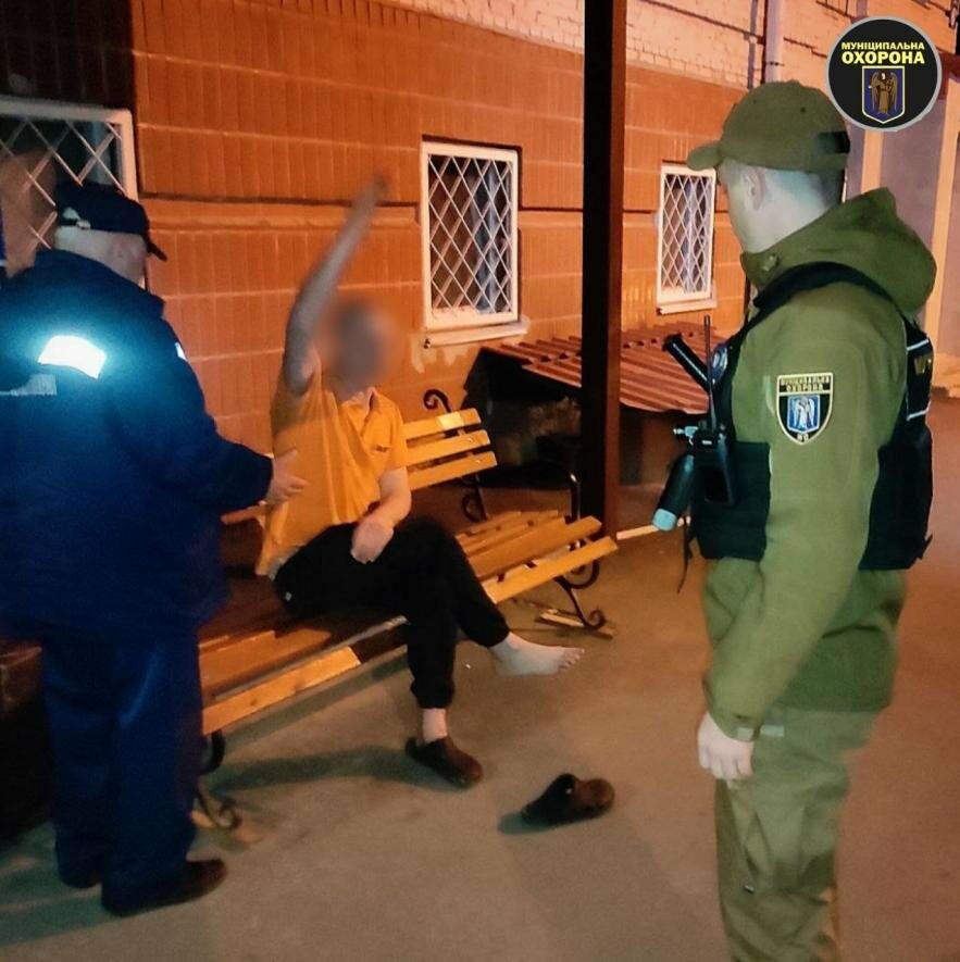 У Києві п’яні дебошири погрожували медикам у лікарні: жорстка реакція охорони У Києві п’яні дебошири погрожували медикам у лікарні: жорстка реакція охорони