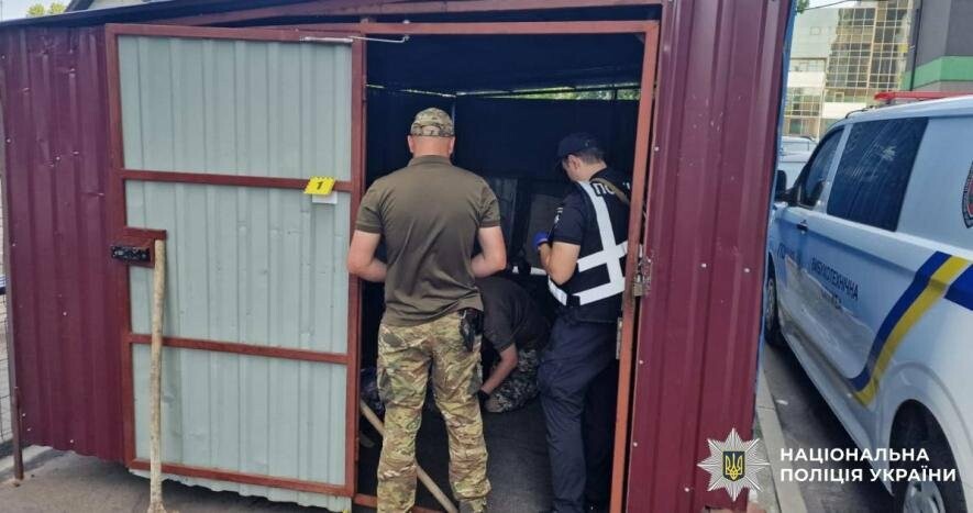 Вибух у сміттєвому баку в Києві: постраждали двоє людей Вибух у сміттєвому баку в Києві: постраждали двоє людей