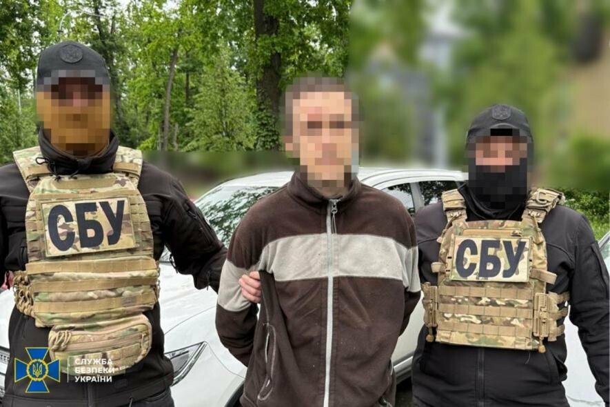 Передавав рашистам точки ППО: у Києві СБУ знешкодила фсбешного коригувальника Передавав рашистам точки ППО: у Києві СБУ знешкодила фсбешного коригувальника