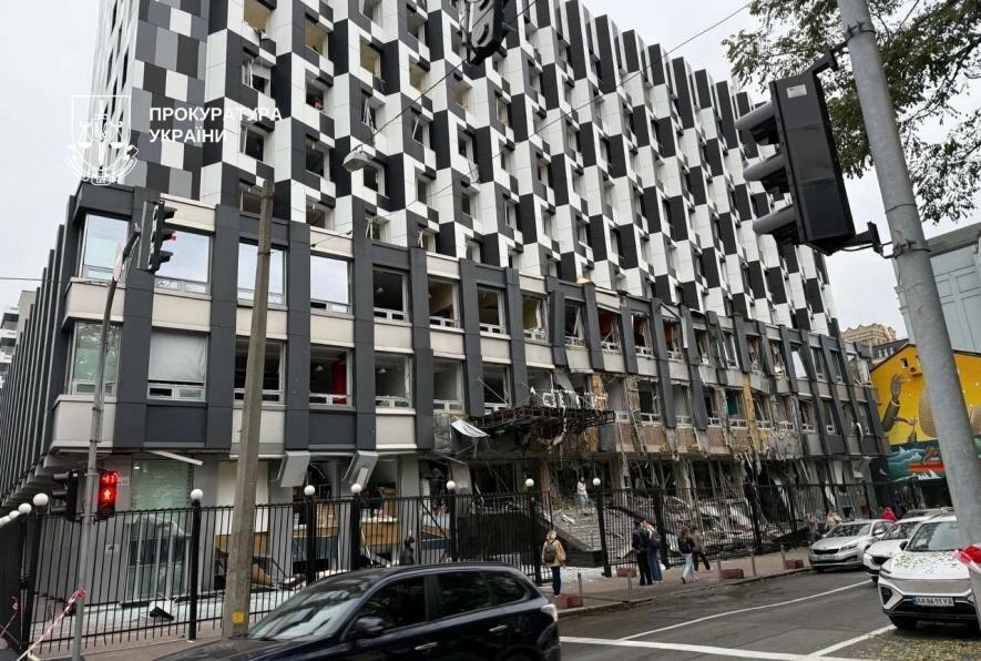 У Києві реагують на наслідки удару: два оперативні штаби вже працюють