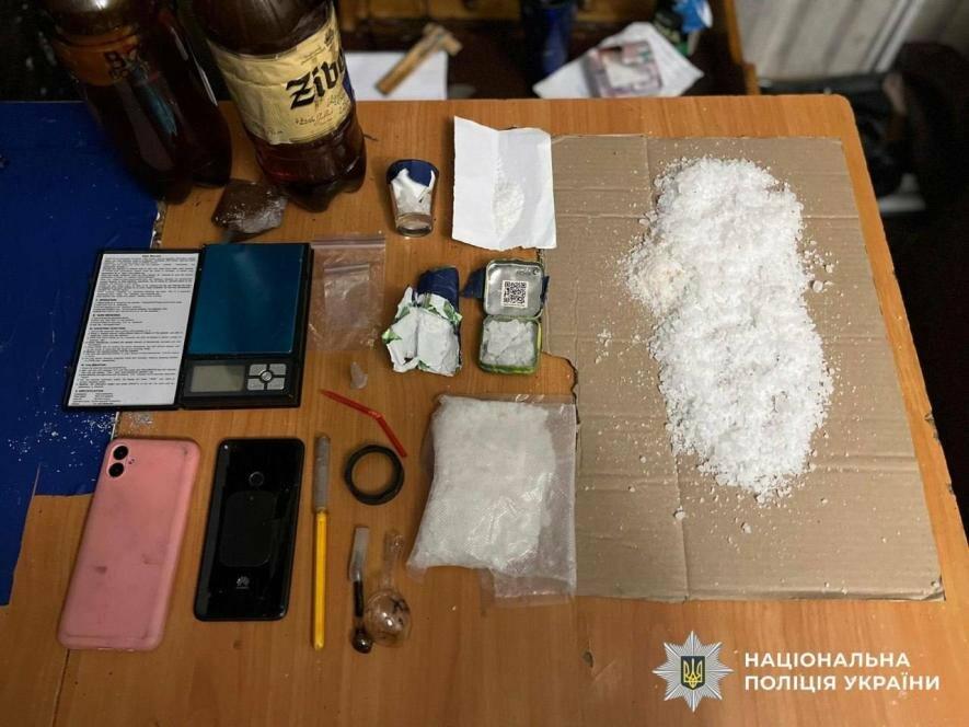 Сімейна наркомережа: у Києві «закладали» психотропи на мільйон гривень