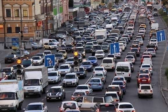У вихідні частина маршрутів зникає: як не застрягнути у Києві