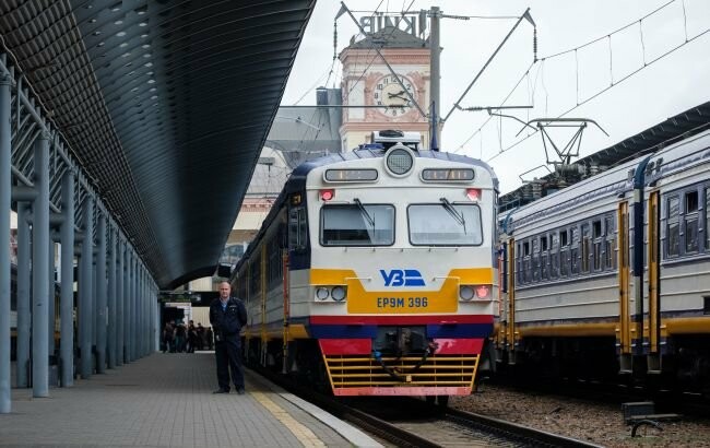 Затримки до 90 хвилин: обстріл на Київщині паралізував рух потягів Затримки до 90 хвилин: обстріл на Київщині паралізував рух потягів
