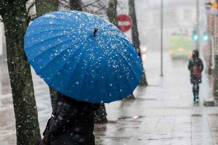 На Київ сунуть дощі та мокрий сніг: прогноз погоди на 18 березня