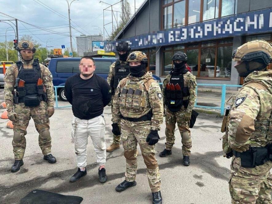 У Києві затримали чоловіка, який займався торгівлею бойових гранат, – ФОТО У Києві затримали чоловіка, який займався торгівлею бойових гранат, – ФОТО