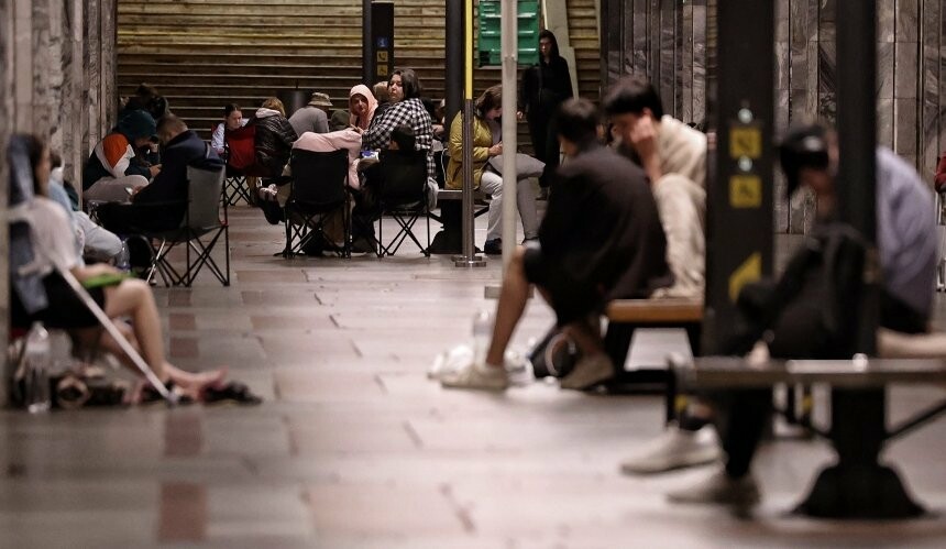 Метро на 24 тисячі: Київ рятувався під землею під час нічної атаки