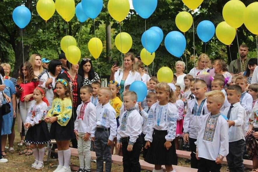 Маленькі воїни з Києва: Володимир Зеленський вручив дітям почесні нагороди, – деталі Маленькі воїни з Києва: Володимир Зеленський вручив дітям почесні нагороди, – деталі