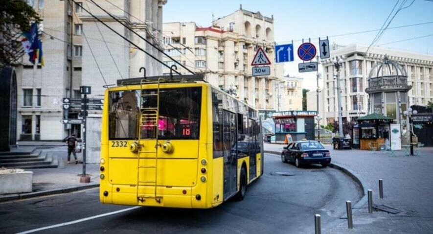 Автобуси Києва змінять рух: яка причина та нові маршрути Автобуси Києва змінять рух: яка причина та нові маршрути
