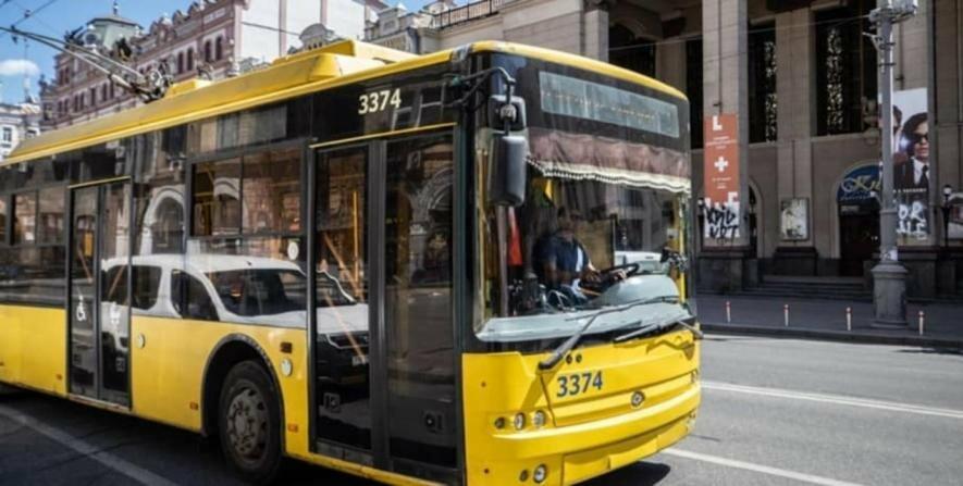 Перекриті дороги й зміни маршрутів руху: як курсуватиме громадський транспорт на вихідних, – деталі Перекриті дороги й зміни маршрутів руху: як курсуватиме громадський транспорт на вихідних, – деталі