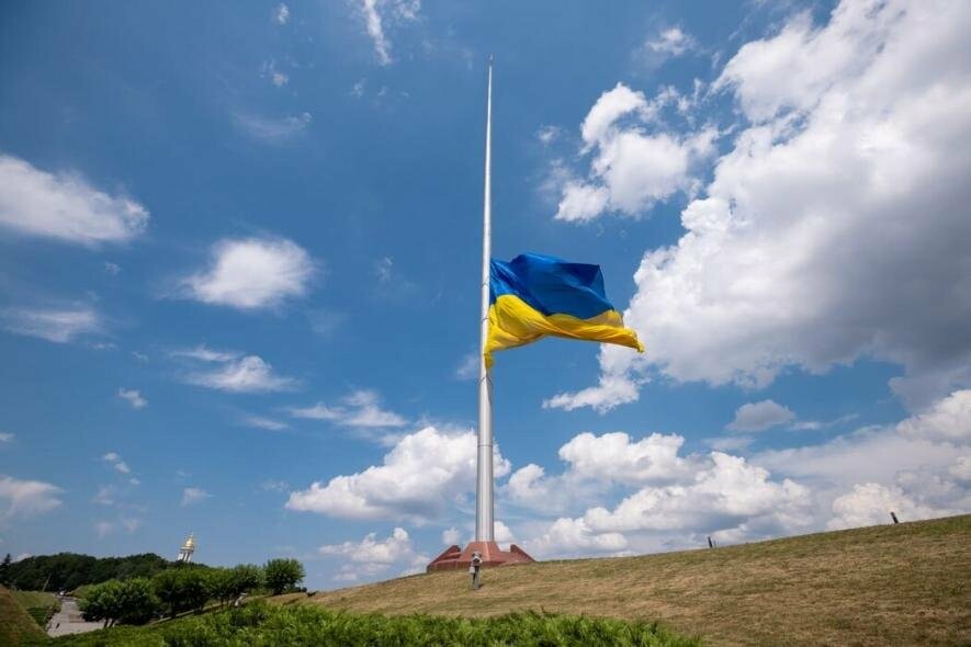 На пагорбах Києва зник найбільший прапор України: що про це відомо На пагорбах Києва зник найбільший прапор України: що про це відомо