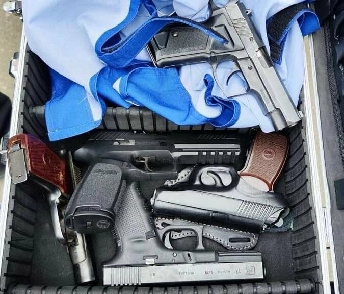 Фестиваль у Києві під прицілом: на «Книжковому Арсеналі» вилучили зброю та десятки небезпечних предметів Фестиваль у Києві під прицілом: на «Книжковому Арсеналі» вилучили зброю та десятки небезпечних предметів
