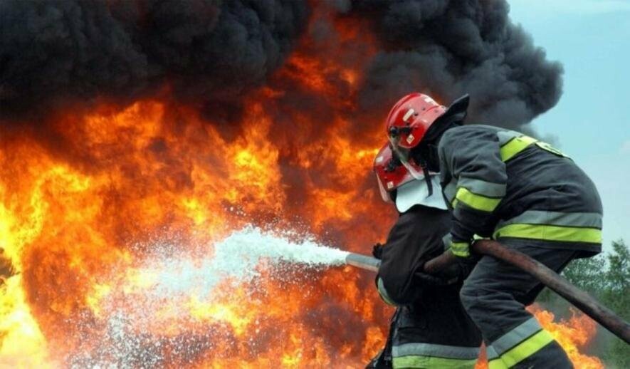 Бруд, сморід і тони сміття: на Київщині спалахнула моторошна пожежа, – ФОТО Бруд, сморід і тони сміття: на Київщині спалахнула моторошна пожежа, – ФОТО