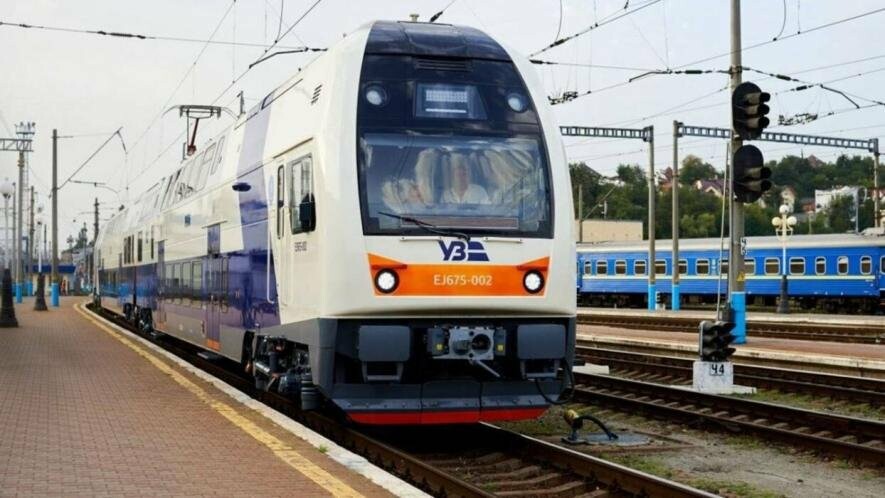 Потужний удар по залізниці на Київщині: чи вдалось відновити рух потягів Потужний удар по залізниці на Київщині: чи вдалось відновити рух потягів