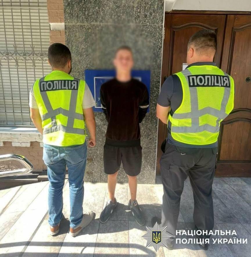 Викрав і розбив BMW клієнта: у Києві судитимуть 18-річного працівника автомийки