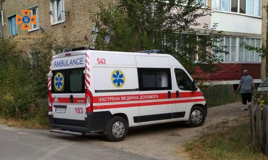 Лежав у зачиненій квартирі: на Київщині врятували літнього чоловіка з інсультом, – ФОТО