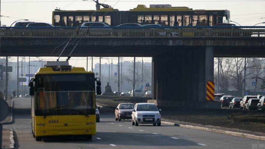 У Києві загорівся тролейбус на ходу: пасажири встигли евакуюватися У Києві загорівся тролейбус на ходу: пасажири встигли евакуюватися