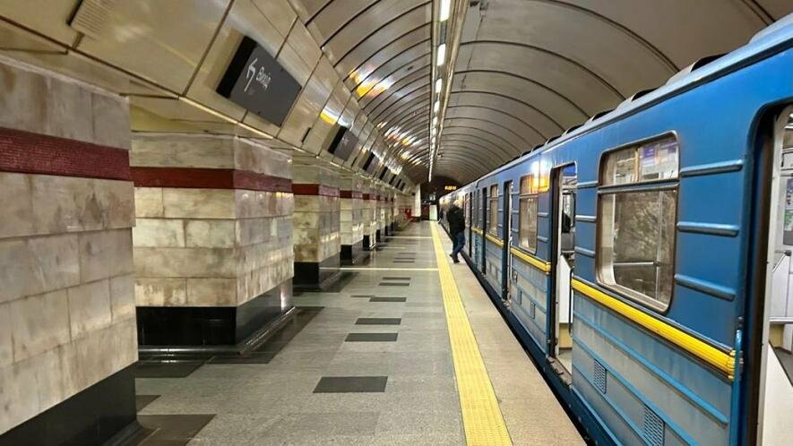 У київський метрополітен йдуть працювати жінки: вчаться на машиністів і не тільки