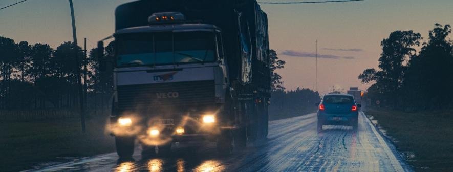 У Києві обмежать рух важкого транспорту: що сталося