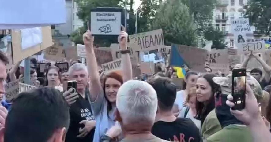 Київ не прийняв Безуглу: нардепку освистали просто на мітингу