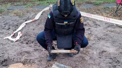 Небезпечна знахідка на Київщині: вибухотехніки знищили боєприпас