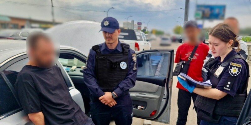 Вдарив чоловіка та заштовхав до багажника: на Київщині затримали зловмисника Вдарив чоловіка та заштовхав до багажника: на Київщині затримали зловмисника