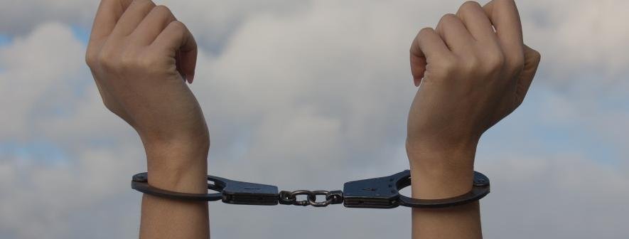 Напилася і спалила дві автівки: у Києві затримали зловмисницю, – ФОТО Напилася і спалила дві автівки: у Києві затримали зловмисницю, – ФОТО