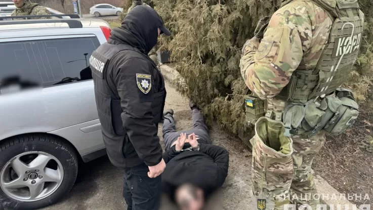 У Києві та на Прикарпатті викрили канали незаконного продажу зброї: затримано двох зловмисників У Києві та на Прикарпатті викрили канали незаконного продажу зброї: затримано двох зловмисників