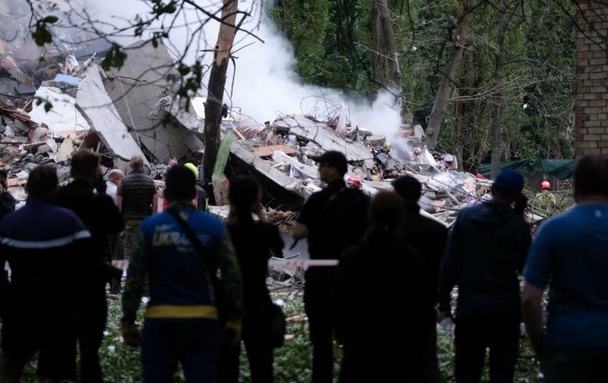 Нічний удар по житлових будинках Києва: кількість загиблих стрімко зростає Нічний удар по житлових будинках Києва: кількість загиблих стрімко зростає