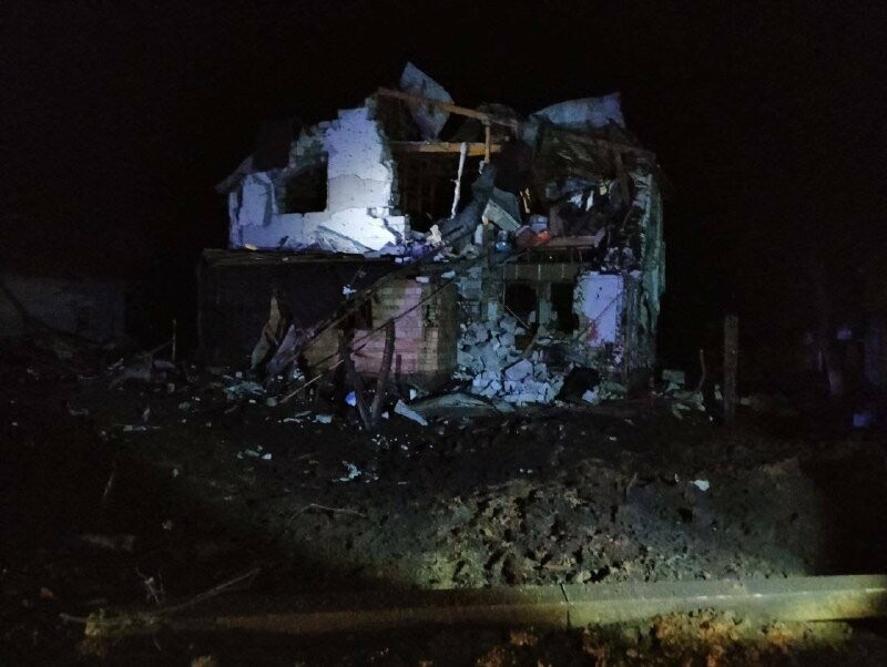 Пошкоджено будинки та десятки машин: правоохоронці Київщини показали наслідки нічної атаки дронів, – ФОТО