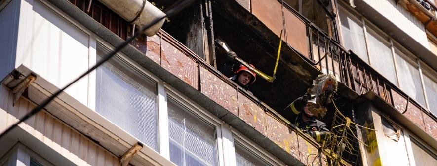 У Києві палала квартира: з вогню врятували літнього чоловіка, – ФОТО У Києві палала квартира: з вогню врятували літнього чоловіка, – ФОТО