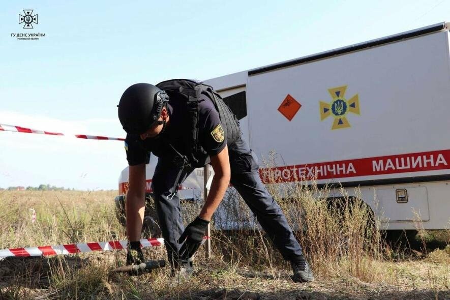 Вибухова небезпека на Київщині: на території підприємства виявили бойову частину БпЛА, – ФОТО Вибухова небезпека на Київщині: на території підприємства виявили бойову частину БпЛА, – ФОТО