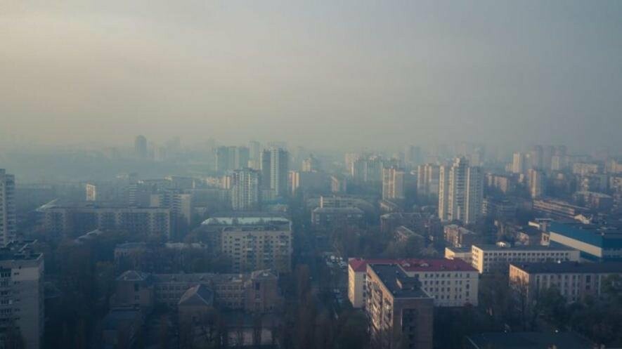 Містянам радять лишатись вдома: у Києві на лівому березі зафіксували високий рівень забрудненості повітря