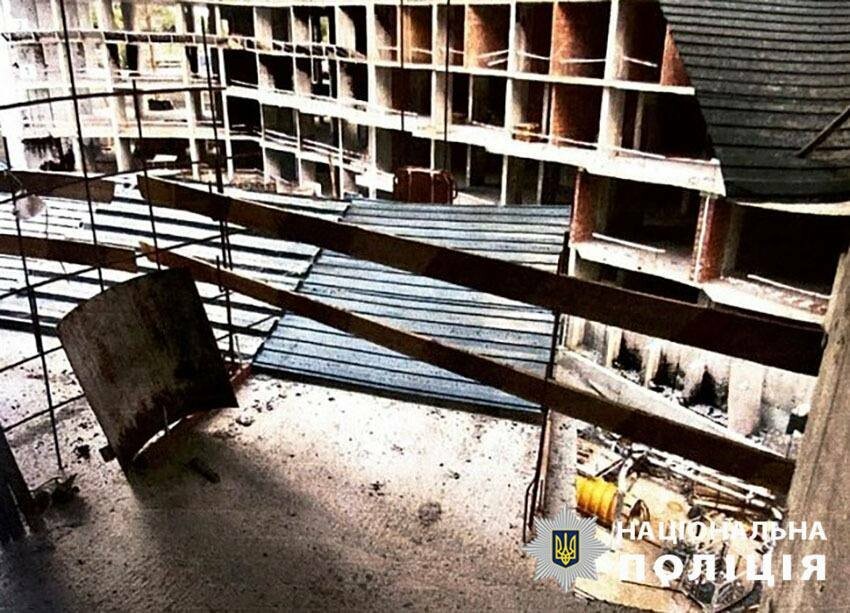 Падіння з третього поверху в Києві: виконроб відповість за жахливі травми будівельника Падіння з третього поверху в Києві: виконроб відповість за жахливі травми будівельника