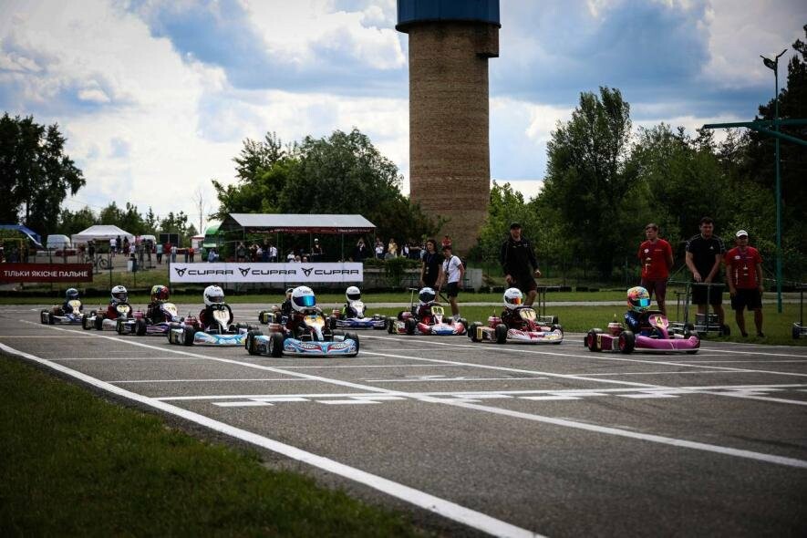 Юні пілоти й шалена швидкість: на Київщині стартував чемпіонат України з картину Юні пілоти й шалена швидкість: на Київщині стартував чемпіонат України з картину