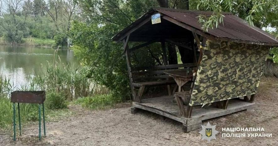 Альтанки без дозволу: киянин захопив берег озера і здавав у оренду Альтанки без дозволу: киянин захопив берег озера і здавав у оренду