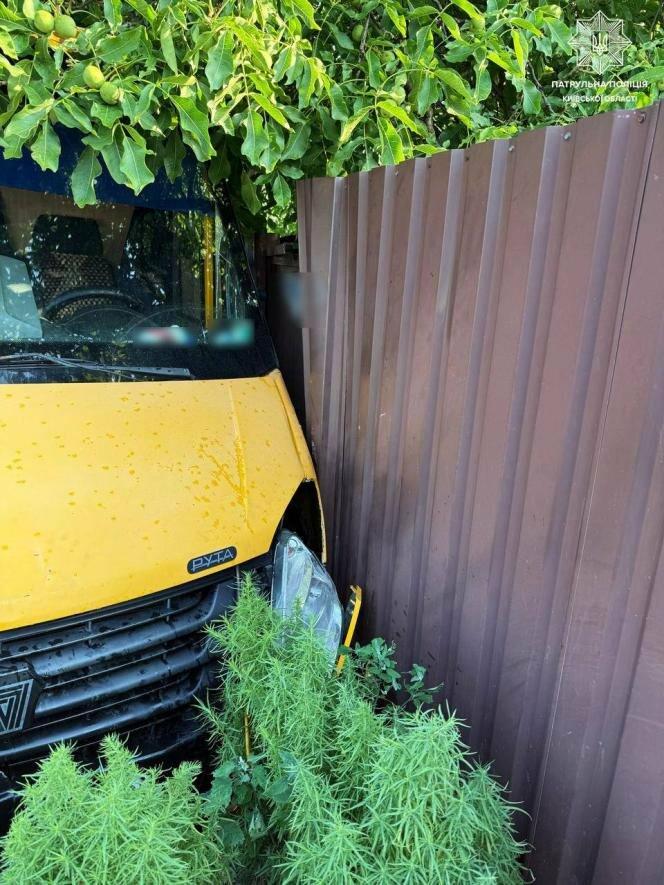 Без страховки і без гальм: чим закінчилась помилка водія під Києвом Без страховки і без гальм: чим закінчилась помилка водія під Києвом