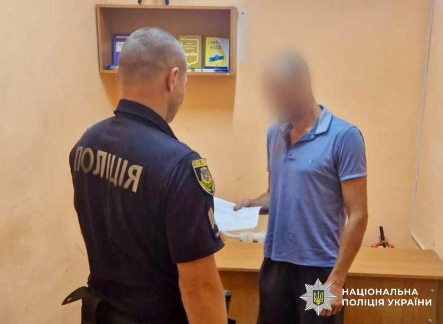 Убив лопатою й втік до лісу: на Київщині чоловік жорстоко розправився з товаришем по чарці Убив лопатою й втік до лісу: на Київщині чоловік жорстоко розправився з товаришем по чарці