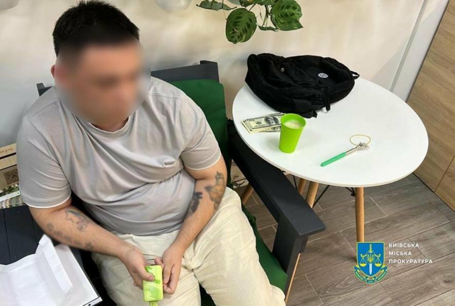“Вирішу по знайомству”: у Києві обіцяли виключити з армії за долари
