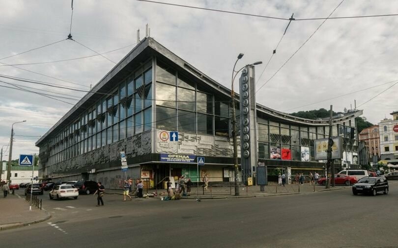 У Києві зупинили аукціон з надання в оренду Житнього ринку