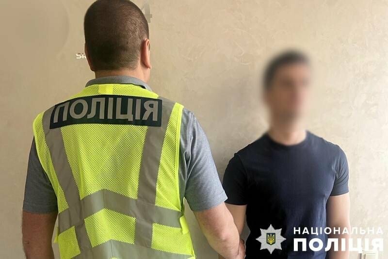 Обіцяли роботу за кордоном: правоохоронці у Києві викрили шахраїв, – ФОТО
