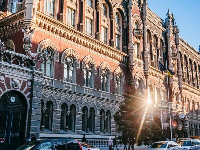 Фасад Нацбанку в Києві терміново відремонтують за 1,3 млн гривень