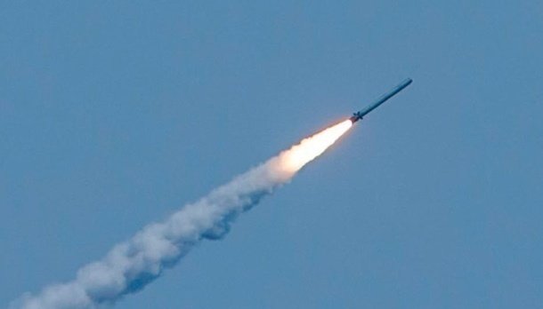 Масштабна ракетна атака по Києву: на житлові квартали впали уламки ракет, є постраждалі та пошкодження Масштабна ракетна атака по Києву: на житлові квартали впали уламки ракет, є постраждалі та пошкодження