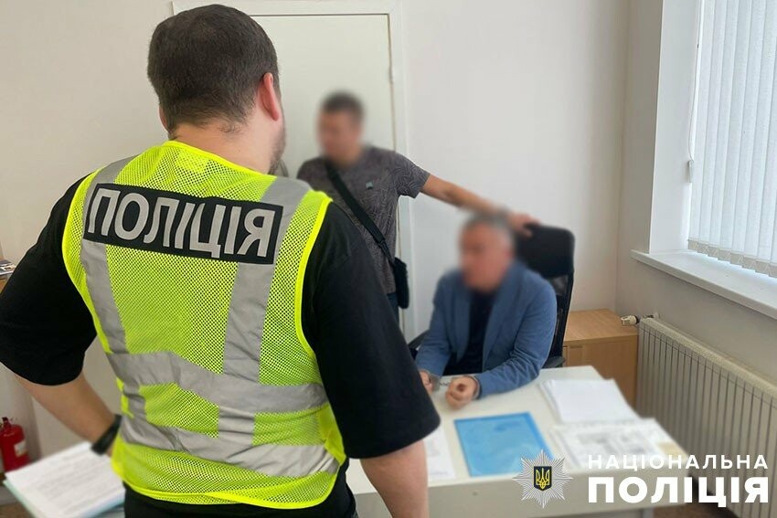 Радника керівника одного з медичних університетів Києва спіймали на хабарях від іноземців