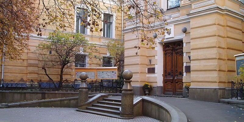 Архіви врятовані: у Києві оцифрували документи історичної будівлі, пошкодженої ворожою атакою Архіви врятовані: у Києві оцифрували документи історичної будівлі, пошкодженої ворожою атакою