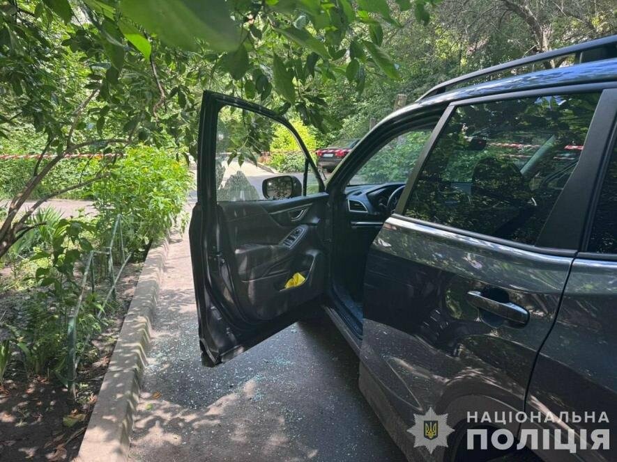 Вистрілив у чоловіка в автівці та втік: у Києві розшукують злочинця Вистрілив у чоловіка в автівці та втік: у Києві розшукують злочинця
